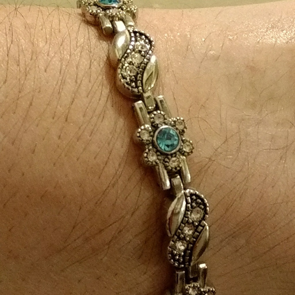Stainless steel flower bracelet